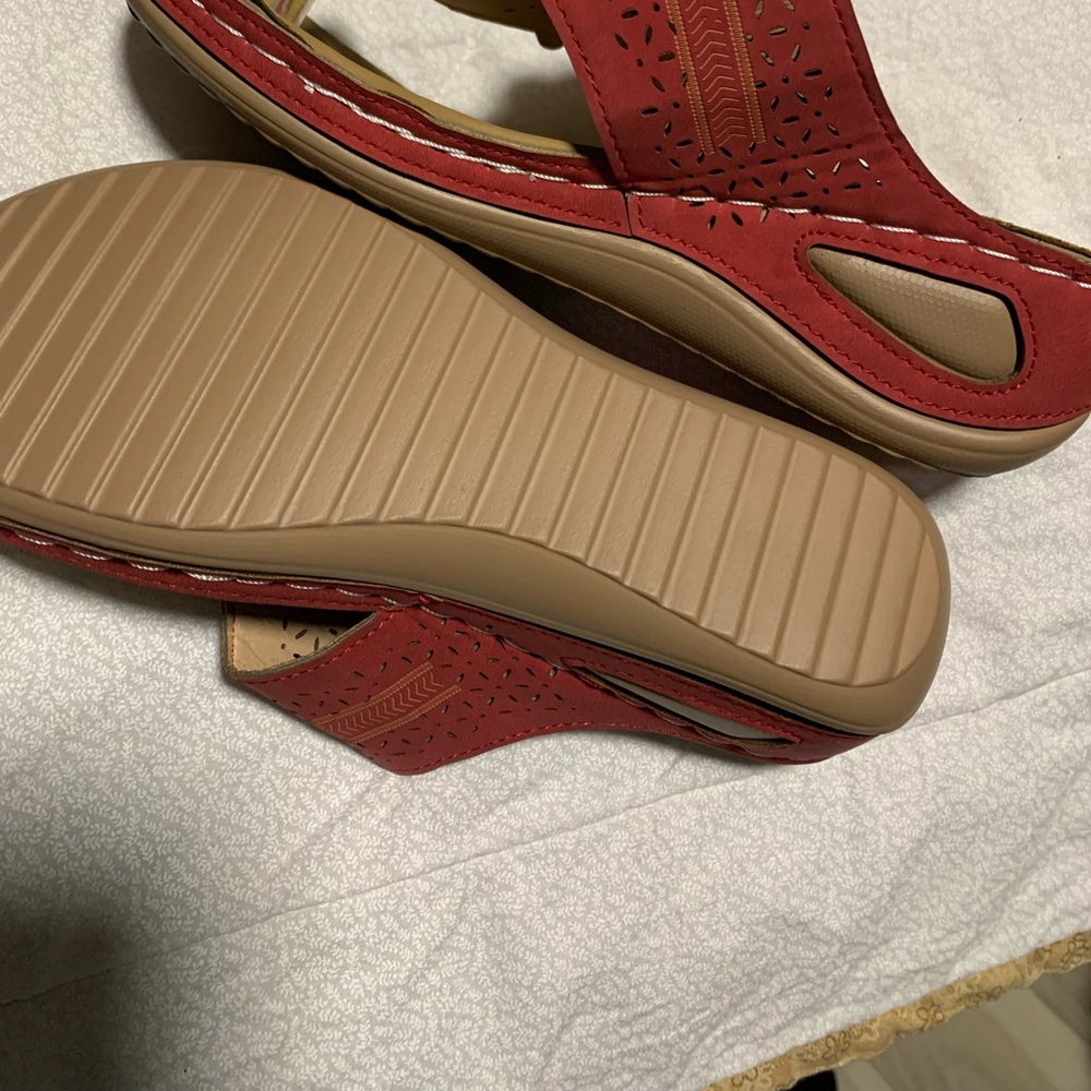 Size 7 ladies sandals!